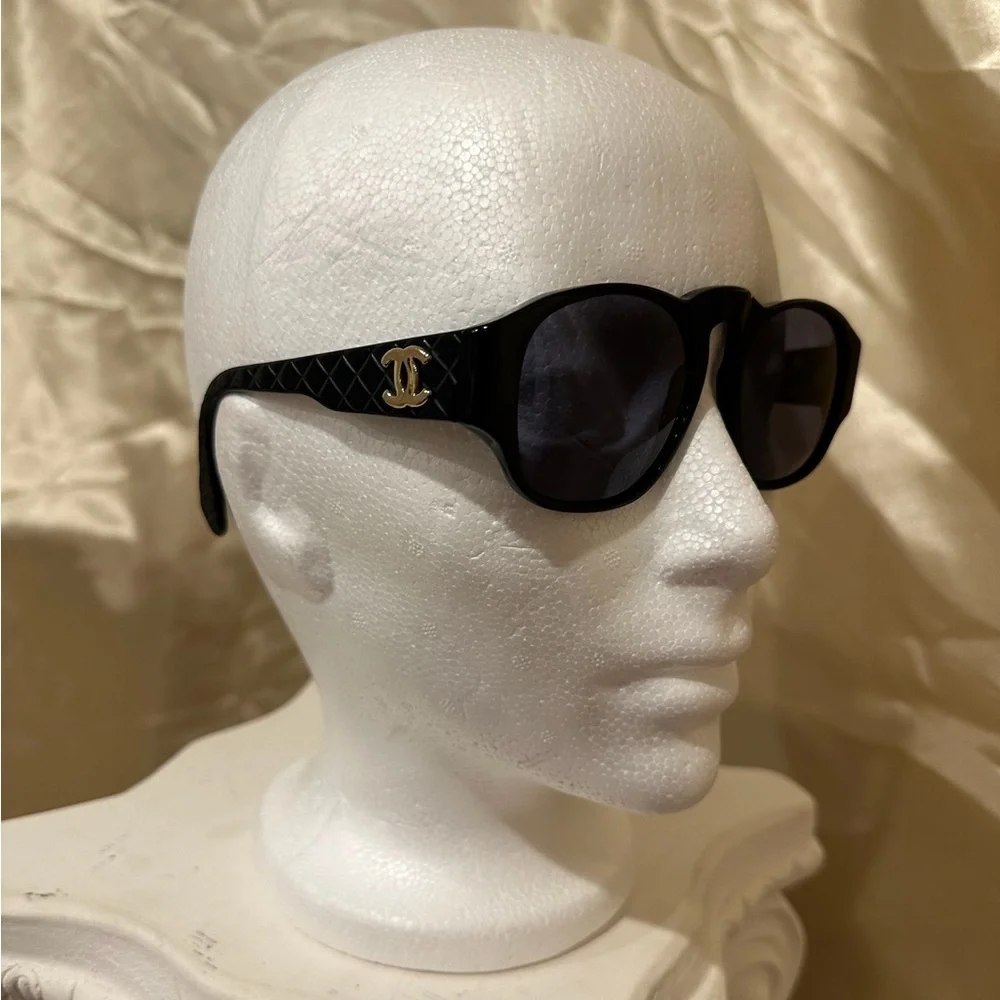 Chanel 0005 CC Quilted Vintage Sunglasses in Black Hue